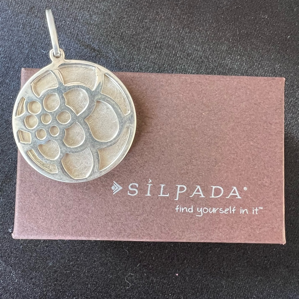 S2122 RETIRED Silpada Reversible Floral Pendant - 925 Sterling Silver